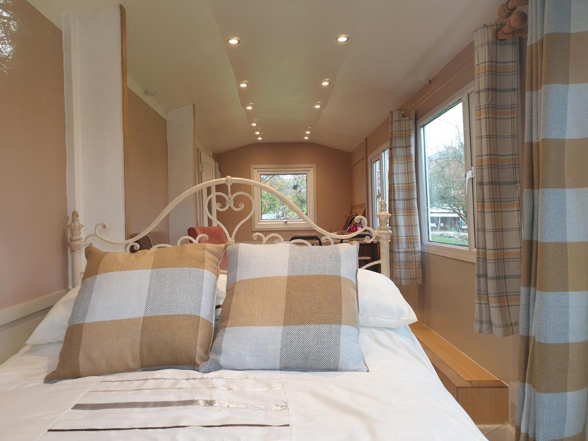 Riverside Cabin In Shropshire Oswestry Exterior photo