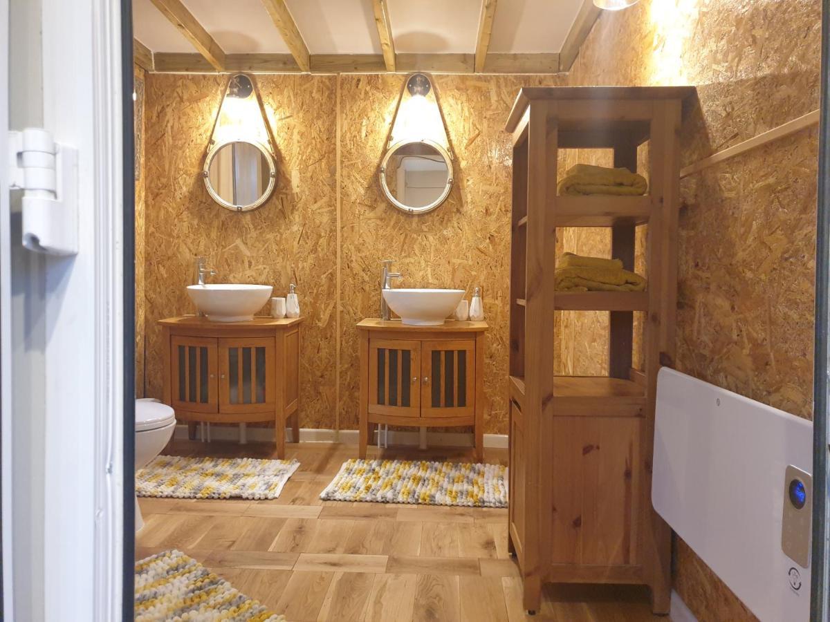 Riverside Cabin In Shropshire Oswestry Exterior photo