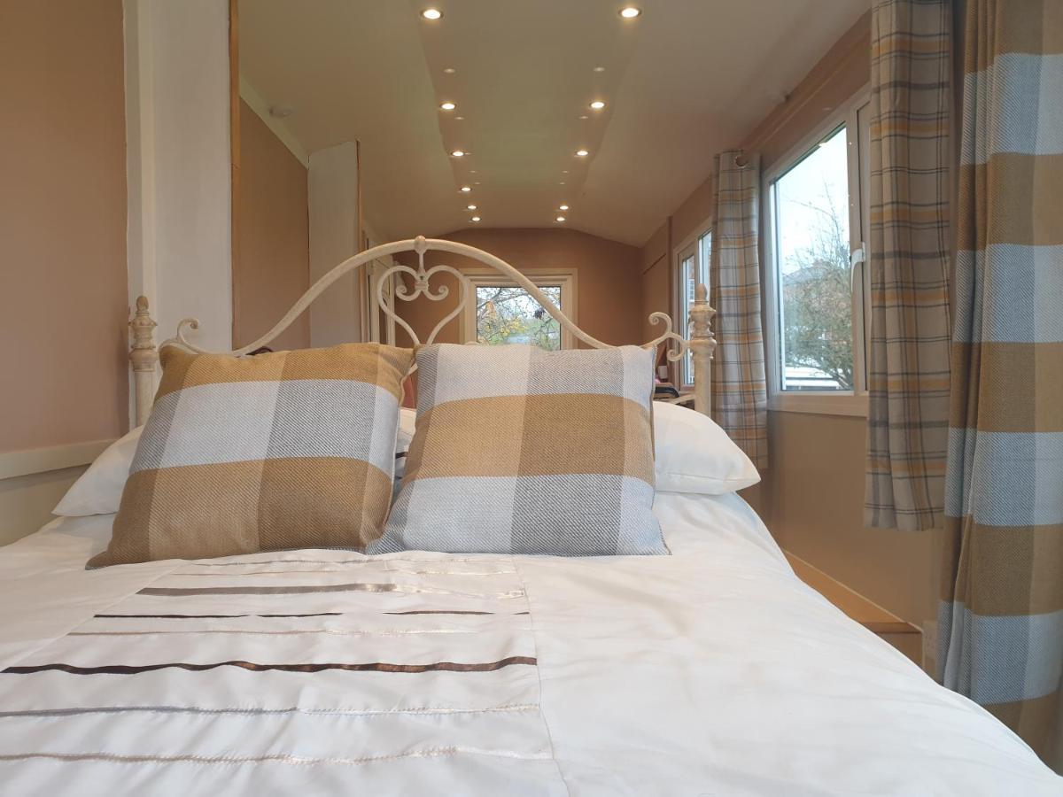 Riverside Cabin In Shropshire Oswestry Exterior photo