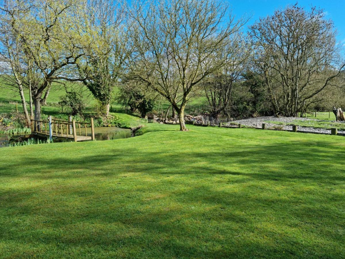Riverside Cabin In Shropshire Oswestry Exterior photo