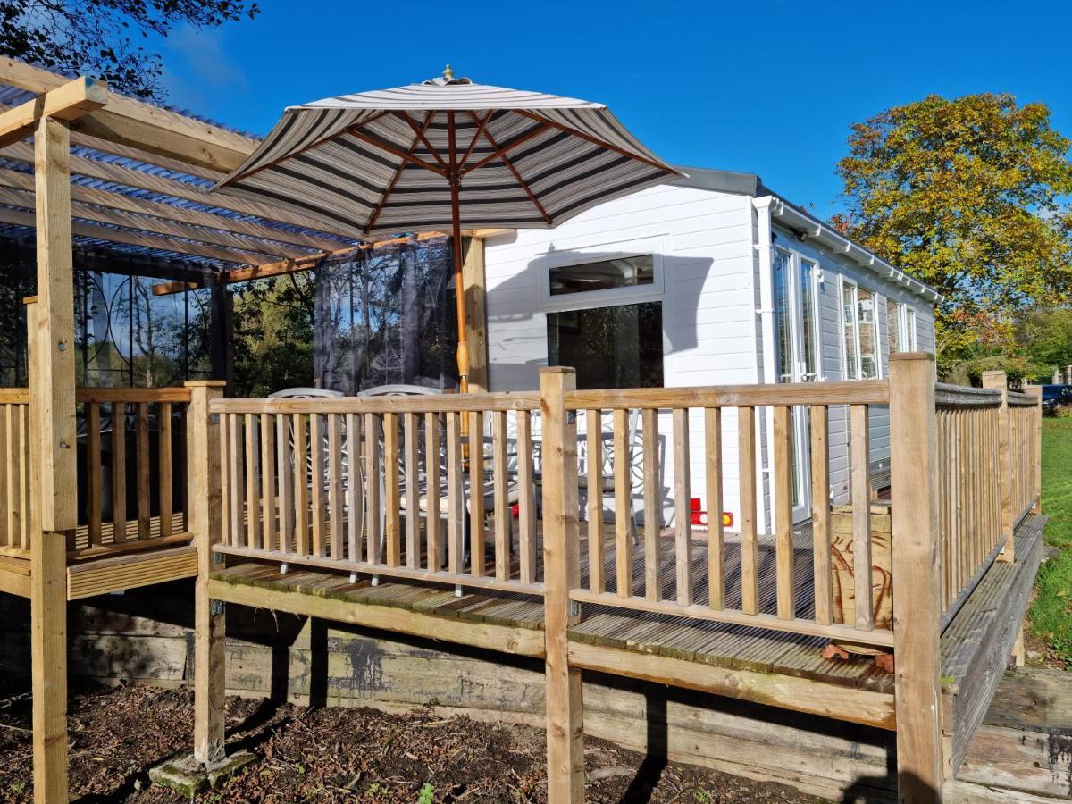 Riverside Cabin In Shropshire Villa Oswestry Exterior photo