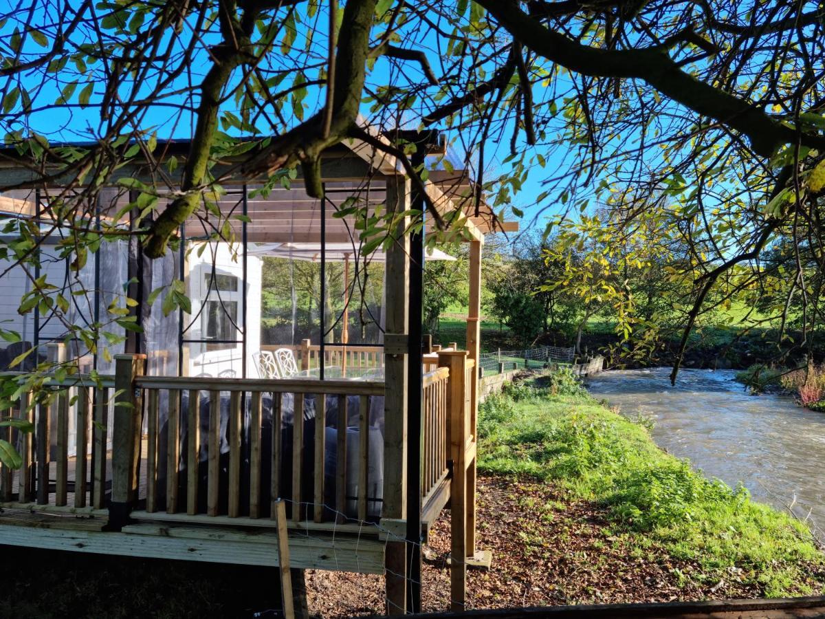 Riverside Cabin In Shropshire Villa Oswestry Exterior photo