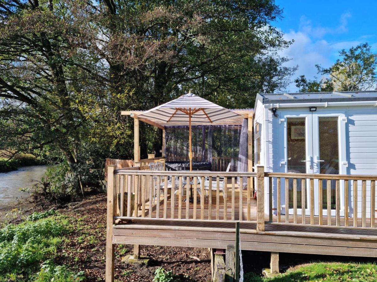 Riverside Cabin In Shropshire Villa Oswestry Exterior photo