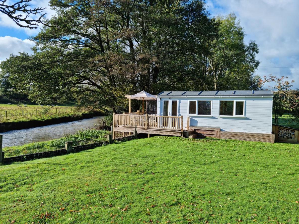 Riverside Cabin In Shropshire Villa Oswestry Exterior photo