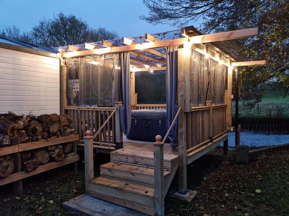 Riverside Cabin In Shropshire Villa Oswestry Exterior photo