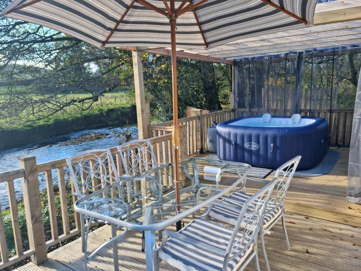 Riverside Cabin In Shropshire Villa Oswestry Exterior photo